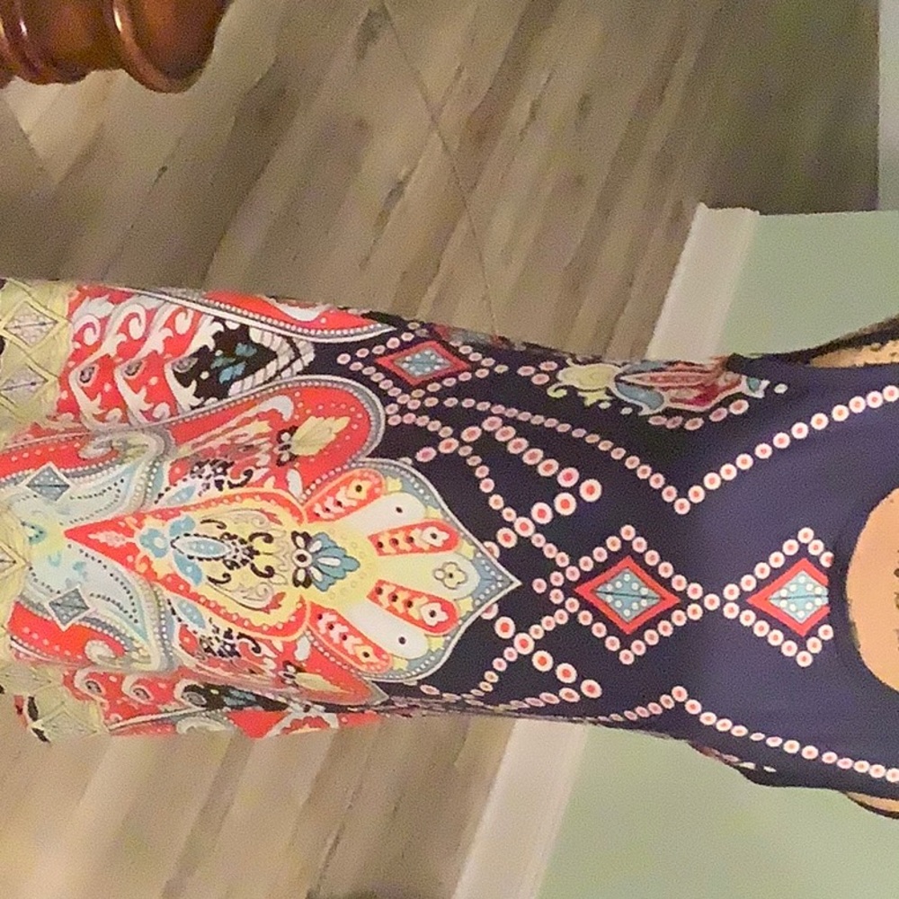 Boutique dress, size medium. In very good condition. Multicolor